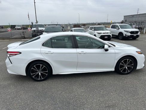 Used 2020 Toyota Camry SE image 12