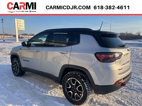 Used 2025 Jeep Compass Trailhawk w/ Trailhawk Elite Group image 4