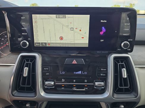 Used 2023 Kia Sorento EX w/ Panoramic Sunroof Package FWD image 18