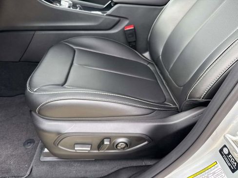 New 2025 Jeep Grand Cherokee L Limited w/ Luxury Tech Group II RWD image 10