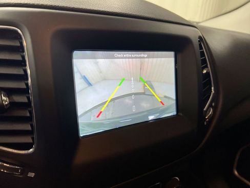 Used 2018 Jeep Compass Latitude w/ Popular Equipment Group AWD/4WD image 15