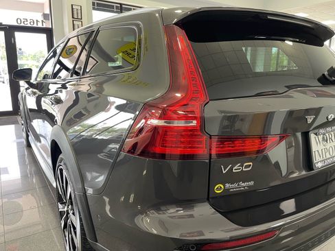 Used 2024 Volvo V60 B5 Cross Country Ultimate AWD/4WD image 15