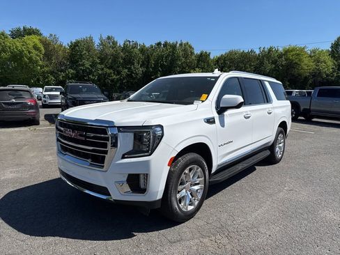 Used 2023 GMC Yukon XL SLT image 3