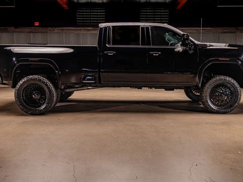 Used 2024 GMC Sierra 3500 Denali w/ Denali Reserve Package image 11