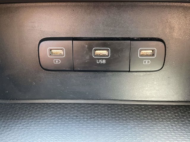 Certified 2024 Kia Carnival LX FWD image 27