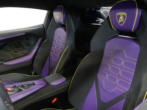 Used 2024 Lamborghini Revuelto image 19