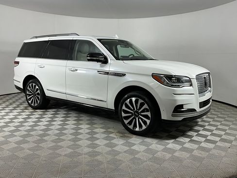 Used 2022 Lincoln Navigator Reserve image 6