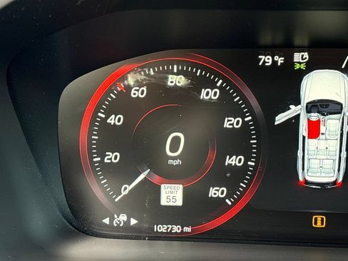 Used 2018 Volvo XC90 T5 Momentum w/ Convenience Package FWD image 10