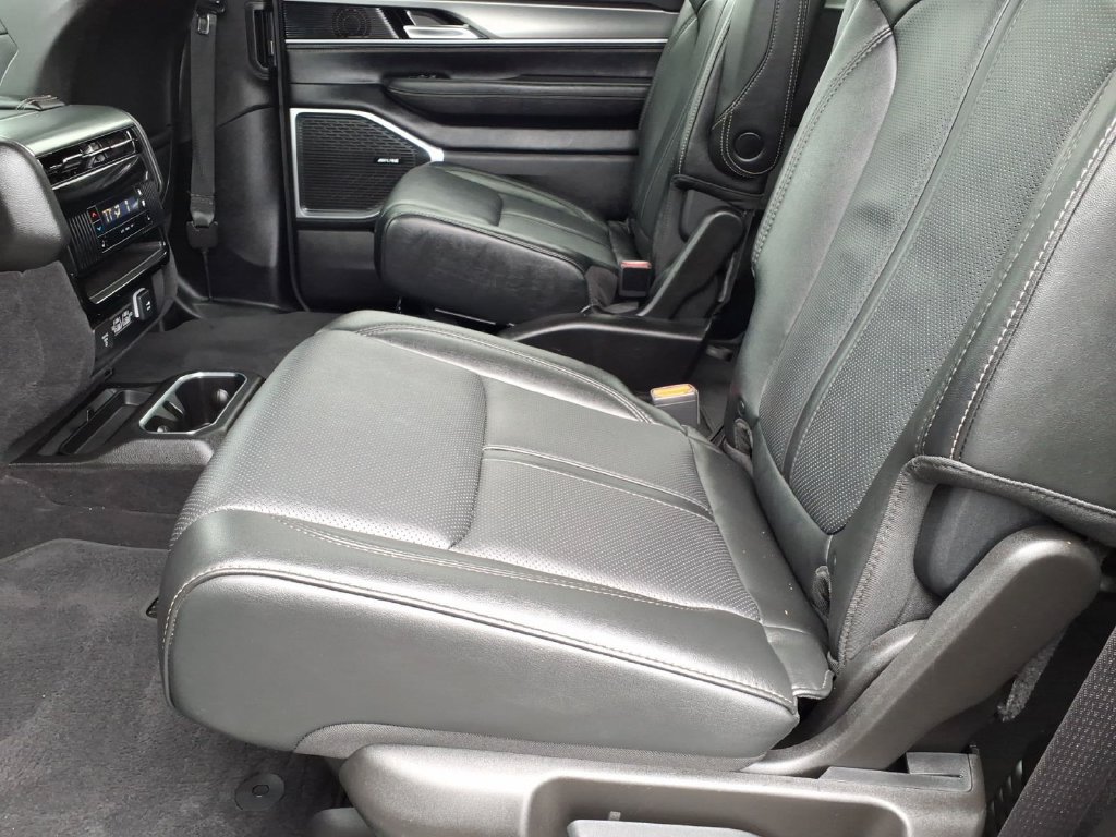 Used 2023 Jeep Wagoneer Series II AWD/4WD image 15