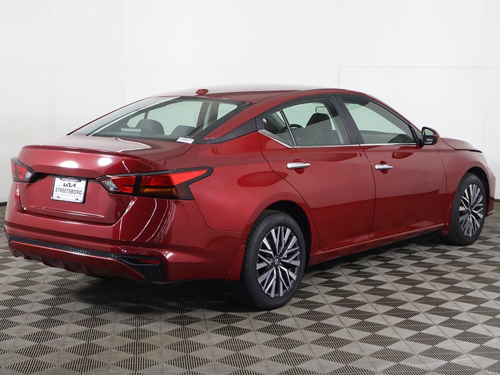 Used 2023 Nissan Altima 2.5 SV AWD/4WD image 7