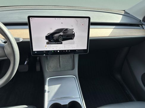 Used 2024 Tesla Model Y Long Range image 15