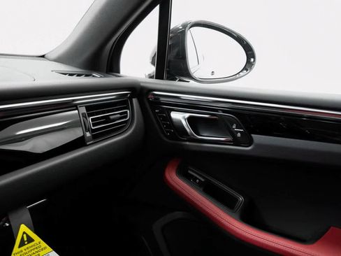 Certified 2025 Porsche Macan image 26
