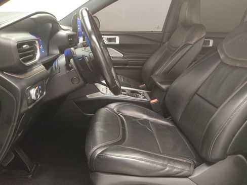 Used 2020 Ford Explorer Platinum w/ Premium Technology Package AWD/4WD image 21
