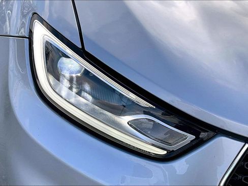 Used 2024 Chrysler Pacifica Touring-L FWD image 28