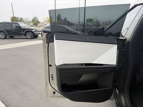 Used 2024 Tesla Cybertruck Cyberbeast AWD/4WD image 15