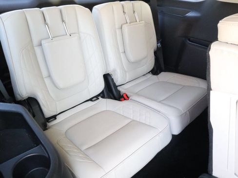 Used 2017 Ford Explorer Platinum image 19