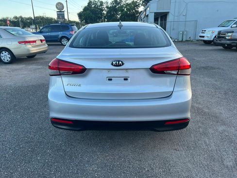 Used 2017 Kia Forte LX FWD image 4