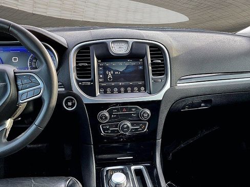 Used 2023 Chrysler 300 Touring L RWD image 5