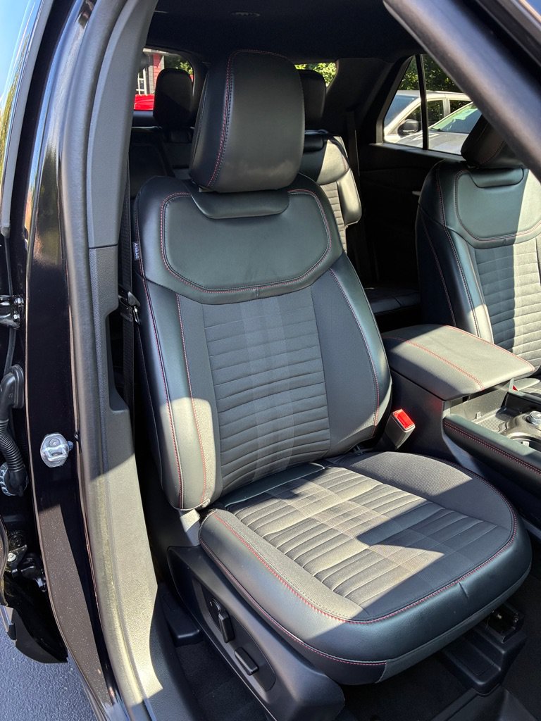 Used 2025 Ford Explorer ST-Line AWD/4WD image 23