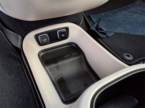 Used 2021 Chrysler Pacifica Touring-L image 59