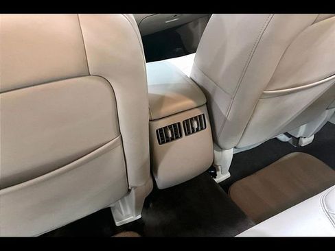 Used 2010 Buick Lucerne CXL image 10