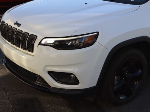 Used 2020 Jeep Cherokee Latitude Plus image 6