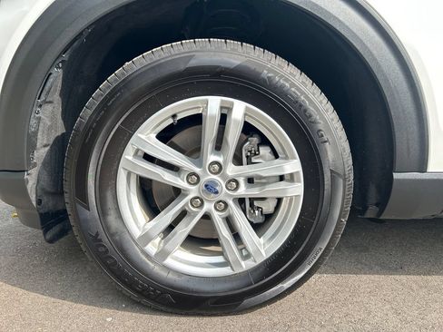 Used 2024 Ford Explorer XLT w/ Equipment Group 202A AWD/4WD image 10