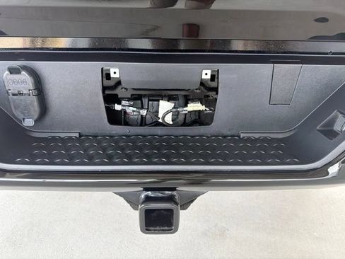 Used 2025 Chevrolet Colorado ZR2 AWD/4WD image 9