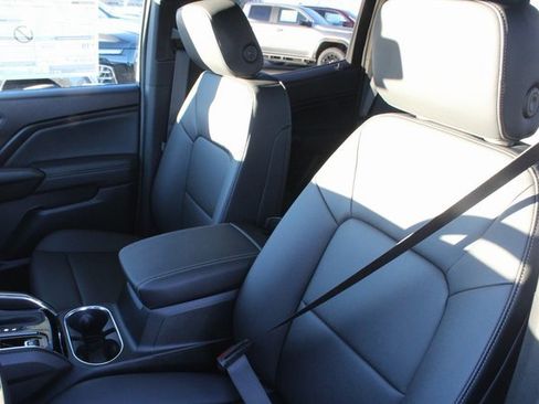 New 2026 GMC Canyon Elevation w/ Convenience Package image 2