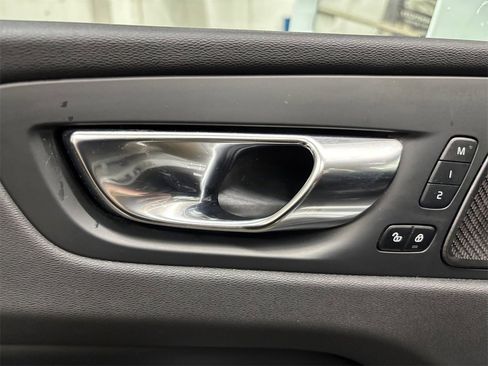 Used 2021 Volvo XC60 T6 Inscription image 12