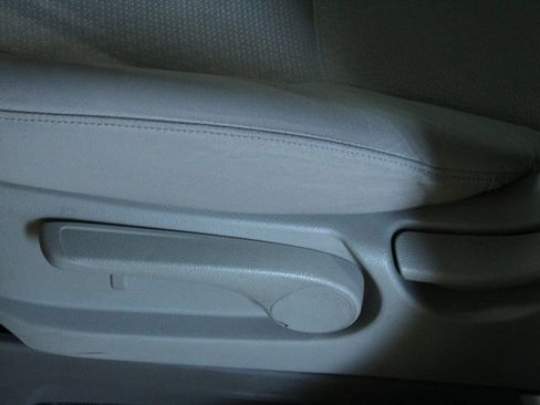 Used 2018 Kia Sedona L image 12