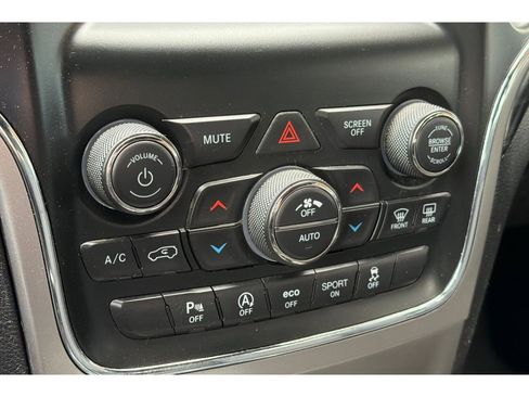 Used 2020 Jeep Grand Cherokee Laredo image 22