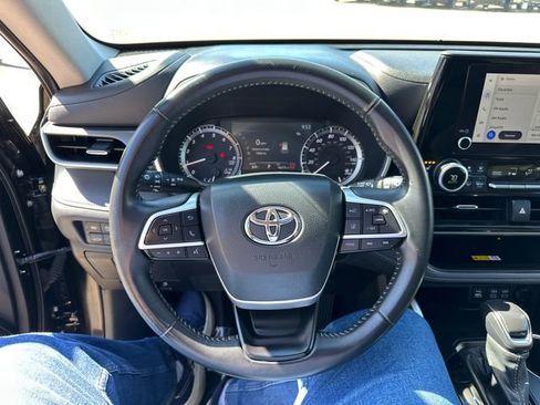 Certified 2024 Toyota Highlander XLE AWD/4WD image 41
