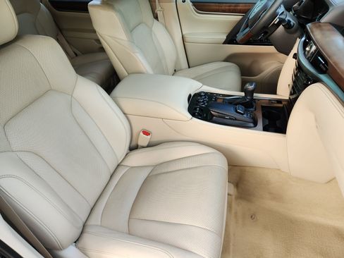 Used 2021 Lexus LX 570 4WD w/ Luxury Package image 6