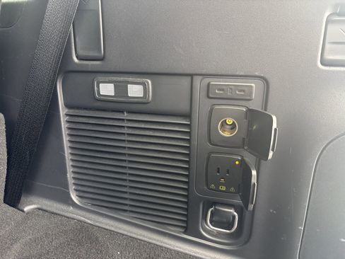 Used 2025 Ford Expedition Active image 42