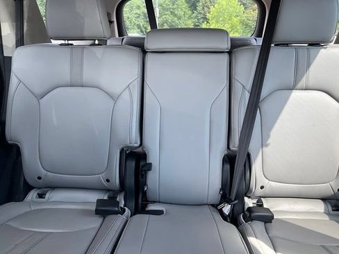 Used 2024 Honda Pilot Touring image 16