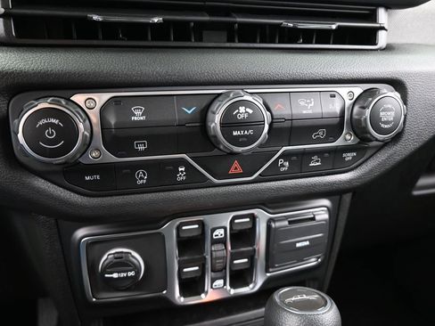 New 2026 Jeep Gladiator Sport image 17