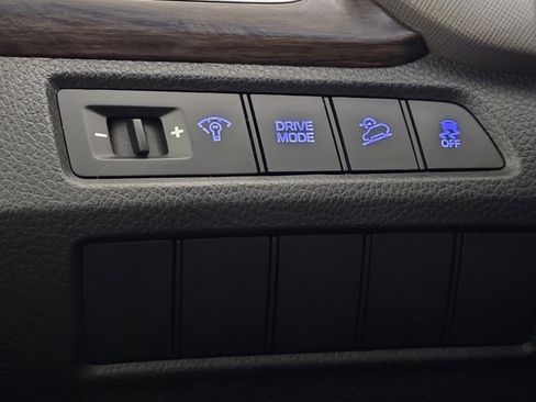 Used 2017 Hyundai Santa Fe SE image 32