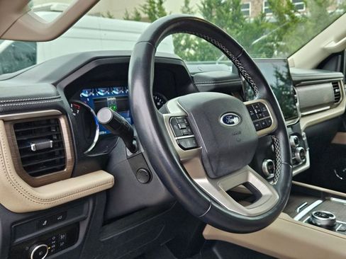 Used 2022 Ford Expedition Limited RWD image 9