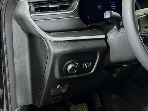 Used 2023 Jeep Grand Cherokee Altitude AWD/4WD image 8