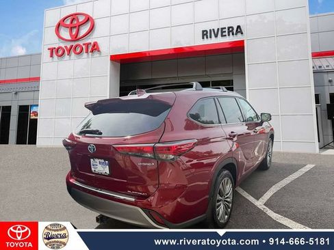 Used 2021 Toyota Highlander Platinum AWD/4WD image 4