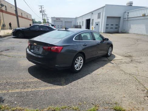 Used 2018 Chevrolet Malibu LT w/ Driver Confidence Package FWD image 15