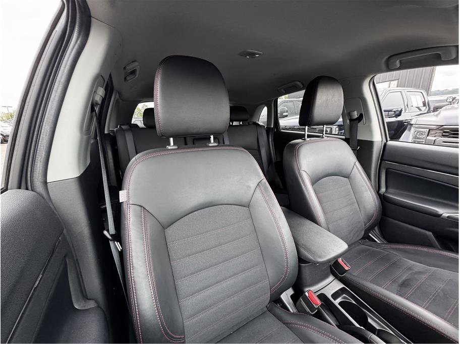 Used 2025 Mitsubishi Outlander Sport SE AWD/4WD image 4