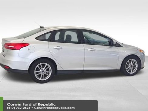 Used 2016 Ford Focus SE image 9