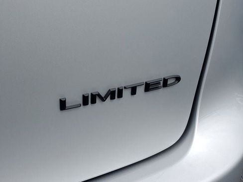 New 2026 Chrysler Pacifica Limited w/ Uconnect Theater Family Group image 7