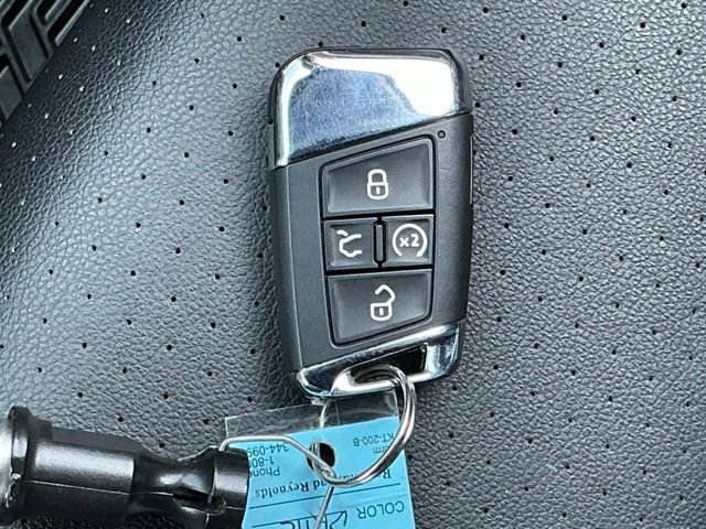Used 2023 Volkswagen Atlas Cross Sport SE FWD image 32