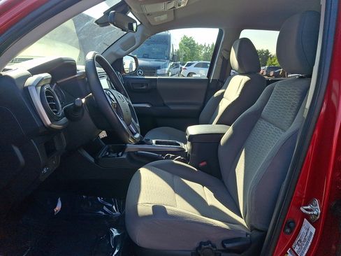 Used 2019 Toyota Tacoma SR5 AWD/4WD image 13