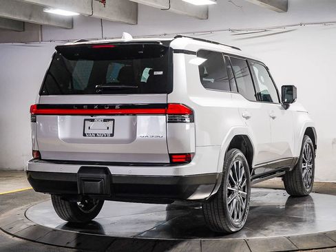 Used 2025 Lexus GX 550 w/ Accessory Package (2T) image 4