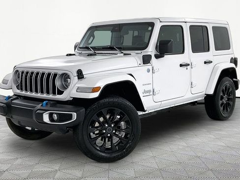 Used 2024 Jeep Wrangler Unlimited Sahara AWD/4WD image 3