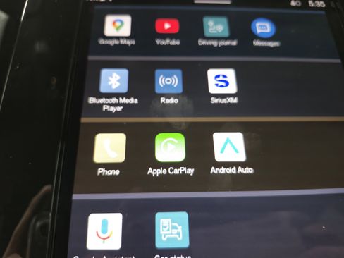 Used 2024 Volvo XC40 B5 Core image 6